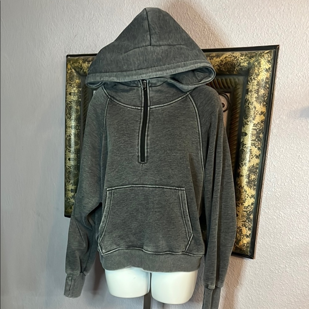 Blakeley Gray Hoodie- dolman sleeves, kangaroo pockets Sz S/M 💙